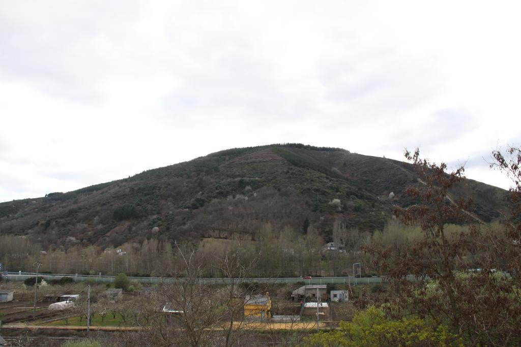 Venecia Bed&Breakfast Villafranca Del Bierzo Bagian luar foto